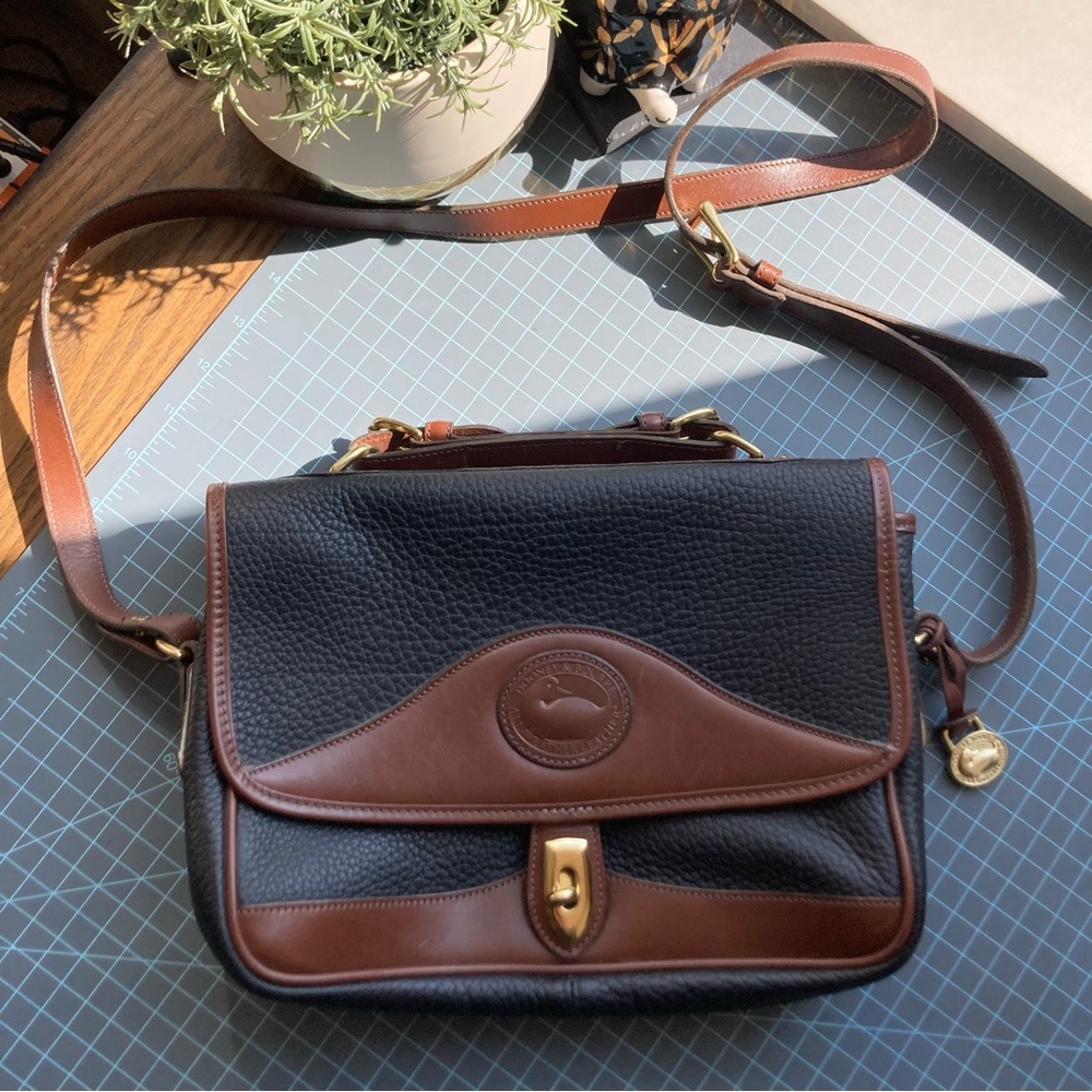Vintage Dooney & Bourke AWL - Large Carrier Crossbody Bag Navy Tan